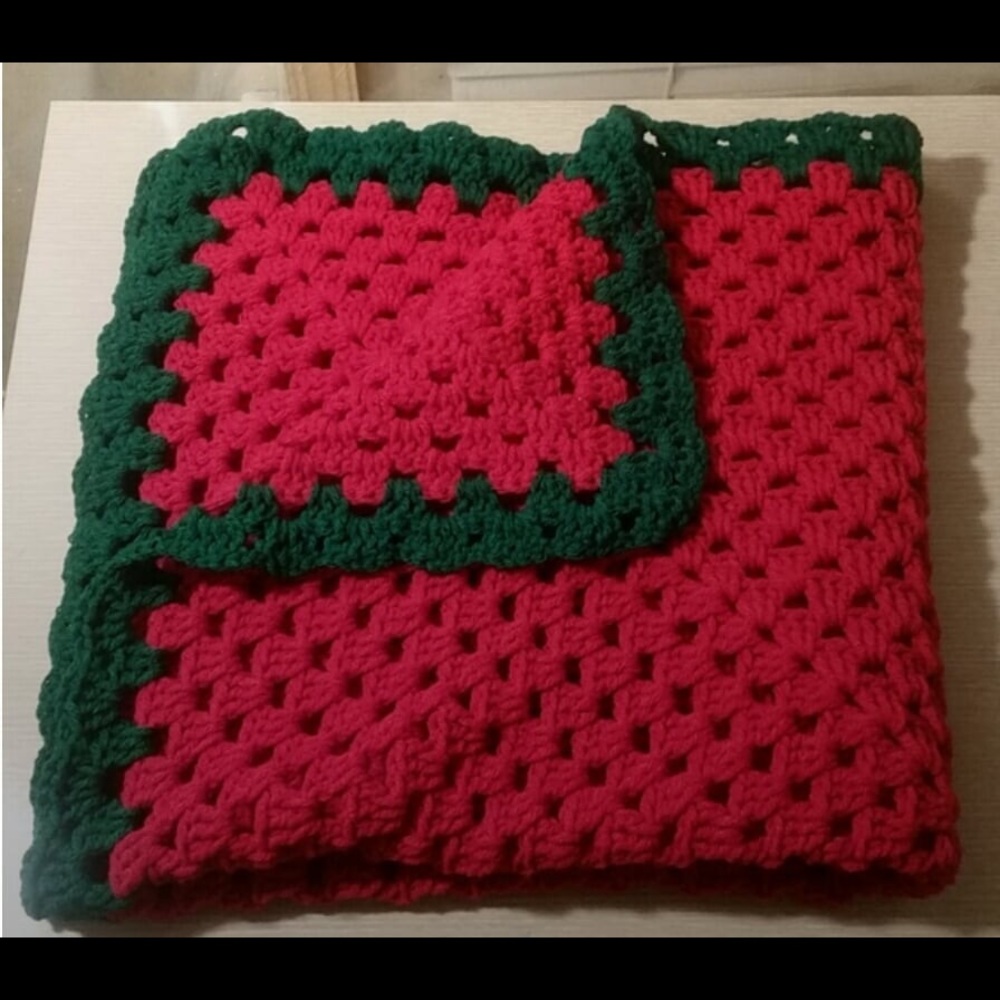 🎄🧶 Christmas GrannySquare Crocheted Lap Blanket